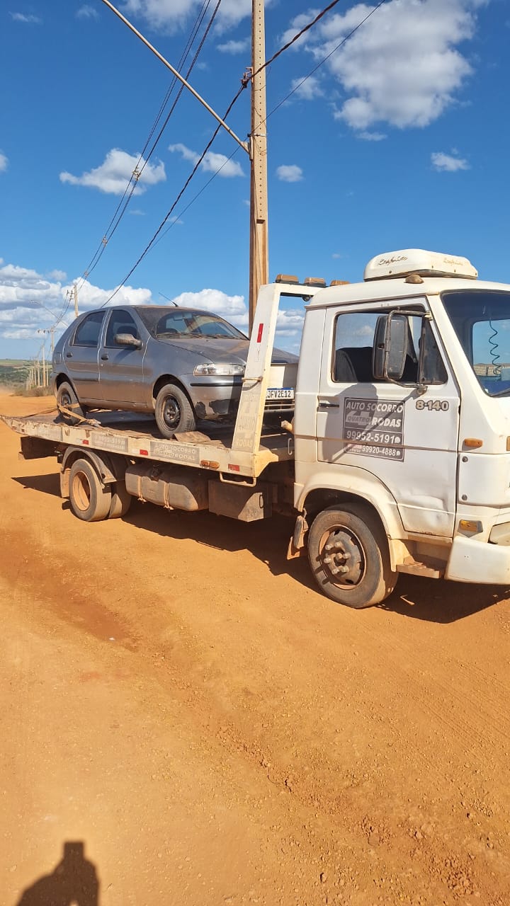 Serviço de reboque com equipamento moderno na região